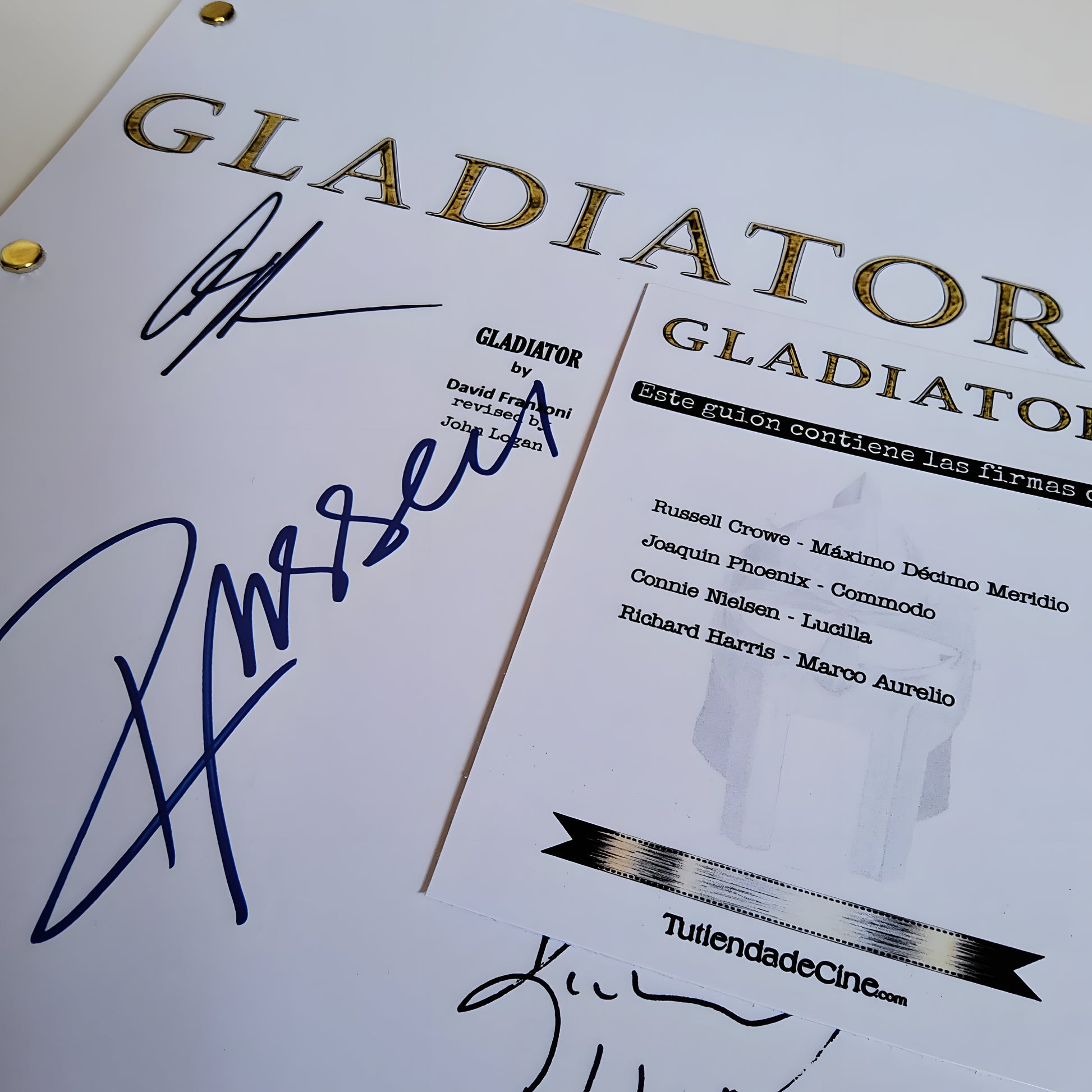 Memorabilia de películas del cine épico en idioma original. Guion autografiado por actores y actrices de la película Gladiator