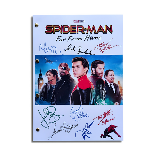 Portada del guion de Spiderman: Far from Home con la firma de 8 miembros del elenco artistico de la pelicula.
