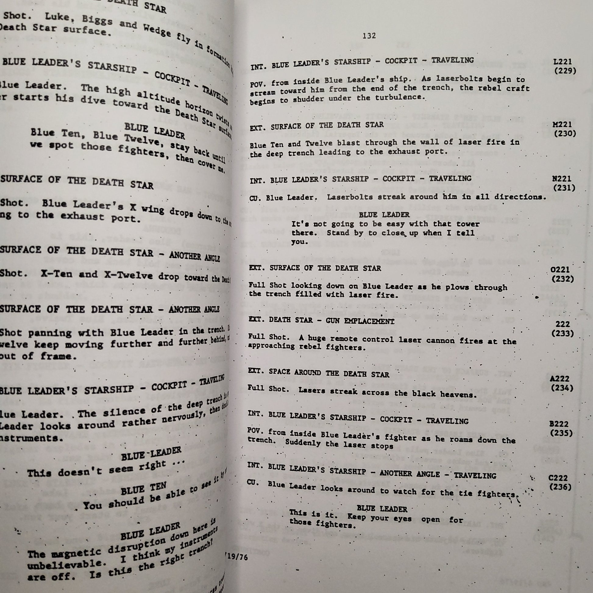 guiones de peliculas de la saga de Star wars firmado por Luke Skywalker, Han Solo y Princesa Leia